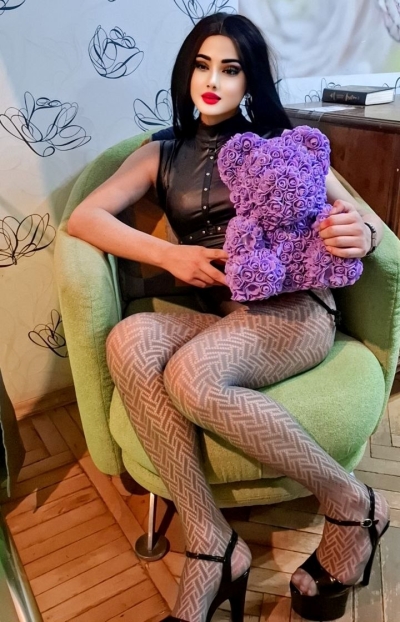 Трансексуалка Мадина